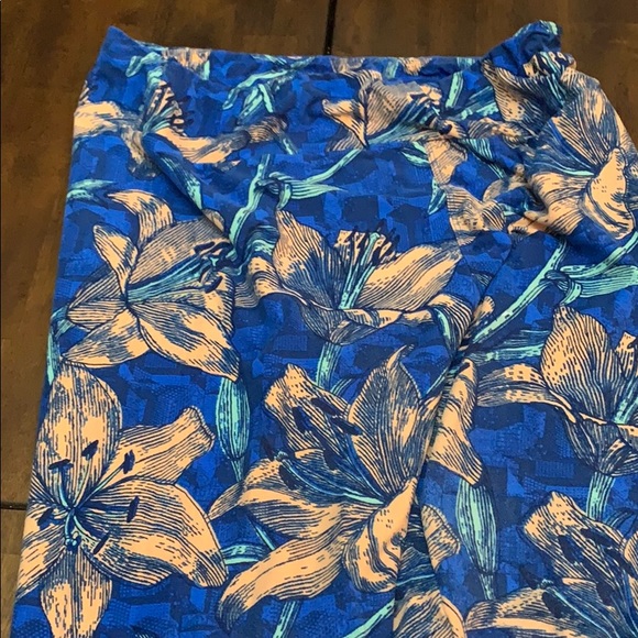 LuLaRoe leggings tall and curvy - Picture 2 of 3